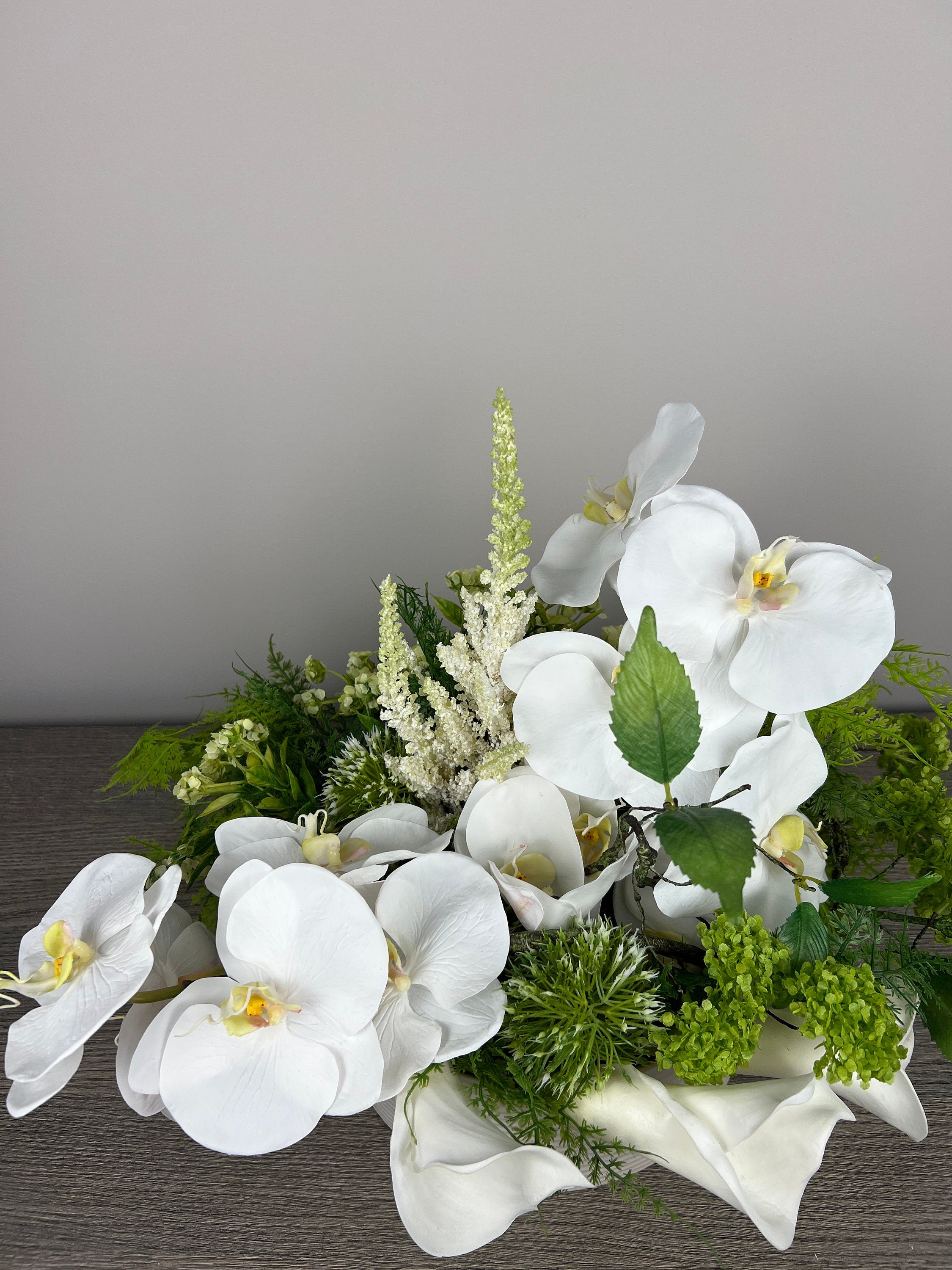 Neutral White Orchid Lily Mix